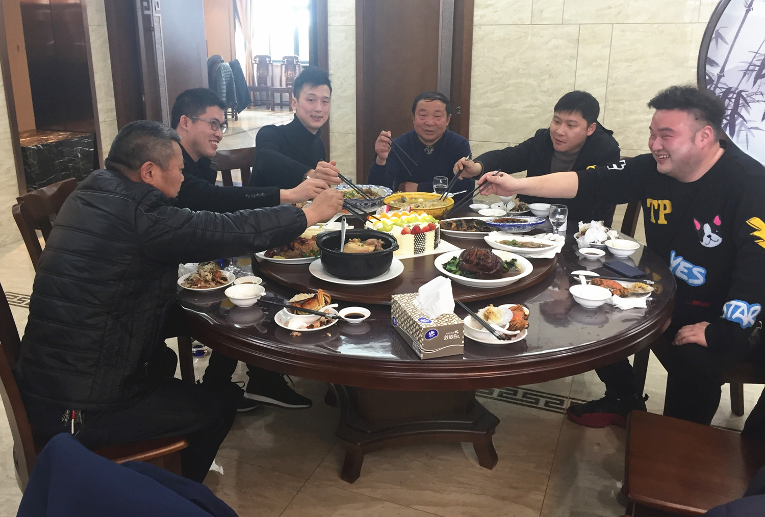 南通十建为整生日员工举办集体生日聚会